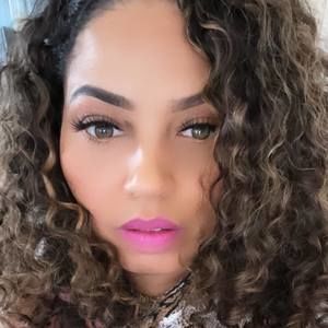 Meet your Posher, Monique